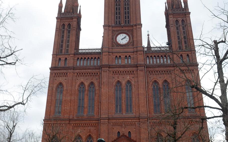 The Marktkirche, or market church, in Wiesbaden, Germany, was built between 1853 and 1862 in the neo-Gothic style, characterized by its stone and brick structures, heavy decoration, pointed arches, steep gables, and large windows.

