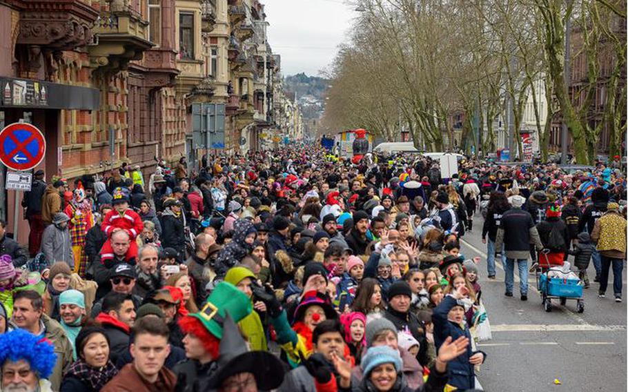 The Carnival parade in Wiesbaden, one of Germany's biggest, sets off from the Elsaesser Platz at 1:11 p.m.