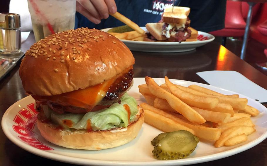 No other burger in Tokyo embodies the simple-is-best sentiment more than Brozers’ straightforward-yet-familiar take on classic American diner fare.