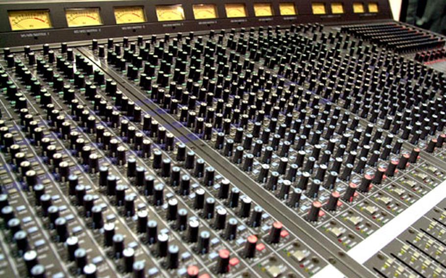 All the knobs on this Yamaha M300A analog mixer are quite intimidating. But it is a matter of setting them right to get the right mix for a hit recording.