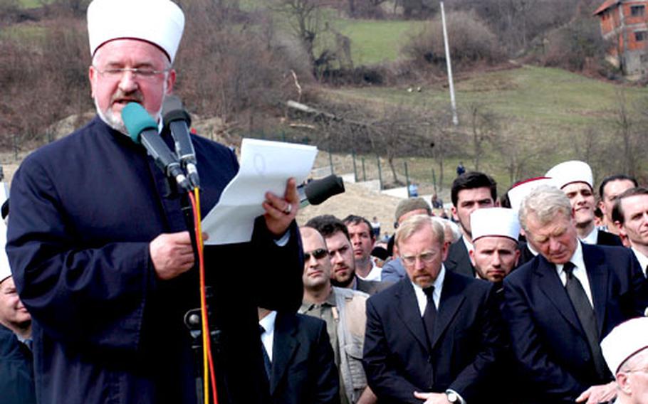 Effendi Mustafa Ceric speaks at the March 31 burial ceremony of the first 600 identified victims of the Srebrenica massacre in nearby Potocari.