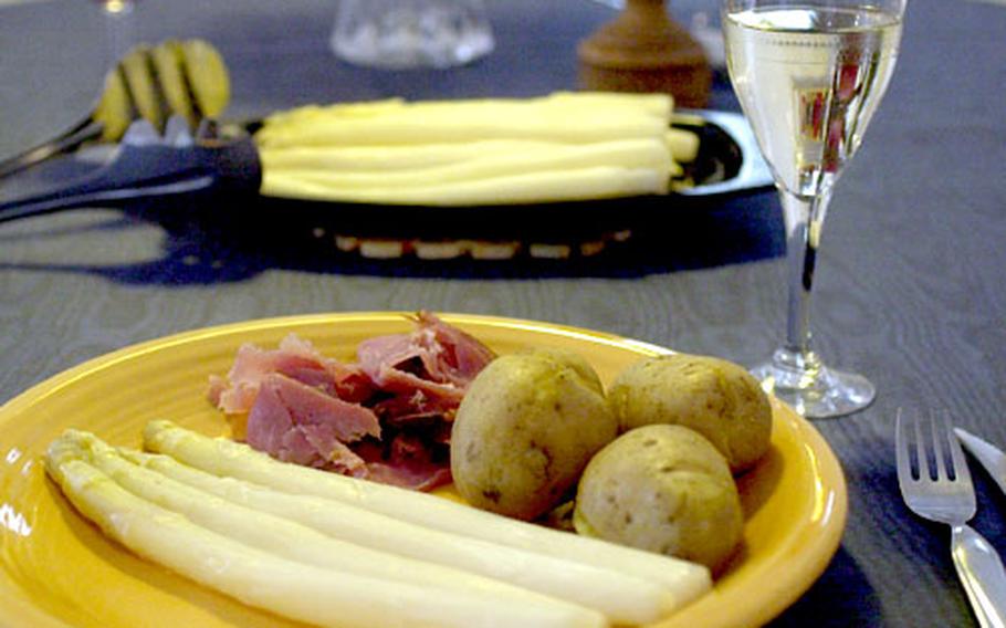 Spargel served with ham and new potatoes. Add a hollandaise or butter sauce, and you have a traditional asparagus meal.