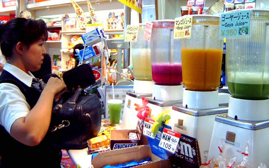 Coralway, a juice bar at the Naha Airport, offers juice made only with mostly locally grown fruits. It is a convenient place for tourists and airline workers to get and fresh vitamines with tropical flavors.