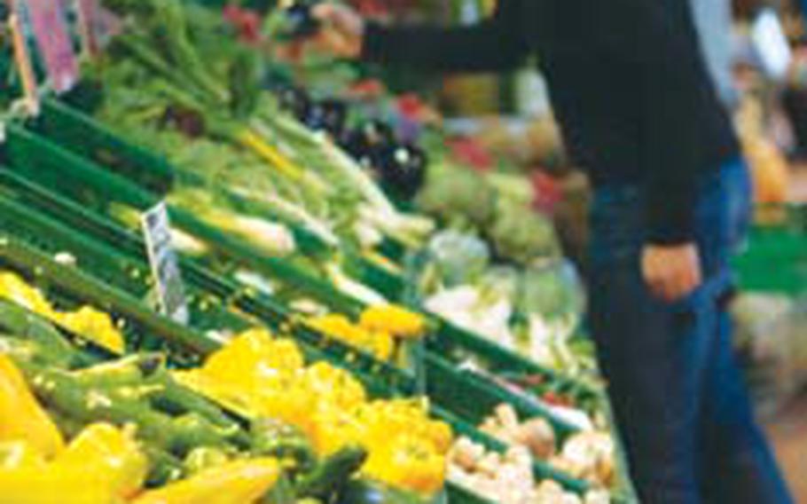 Fresh produce grown on the farms of the Domäne Mechtildshausen line the aisles at the Domäne’s market hall. The Wiesbaden market also features juices, jams and a selection of organically produced wines.