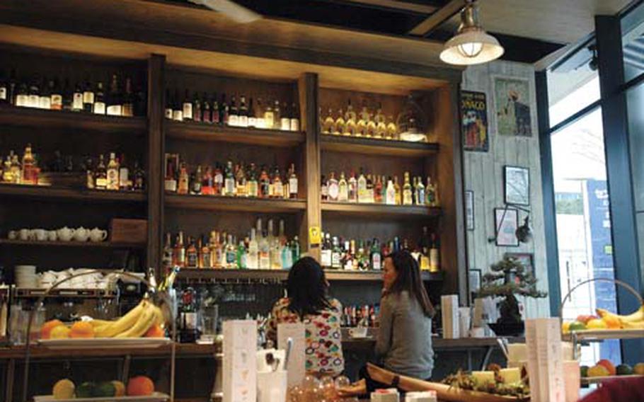 Lauderdale, a French-style cafe in Tokyo, offers food and drinks from 7 a.m. to 11 p.m. weekdays. Visitors to the bar can enjoy coffee, wine or cocktails. The cafe is just next to the Roppongi Hills complex.