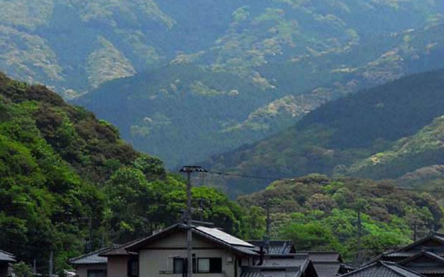 Mount Kokuzo as seen from the entrance of the Ishiki Valley.