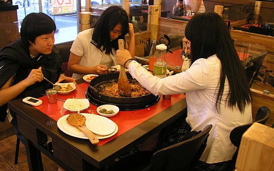 At Yoogane, a spicy chicken restaurant in the Songtan section of Pyeongtaek, South Korea, the food is cooked at the customer's table.