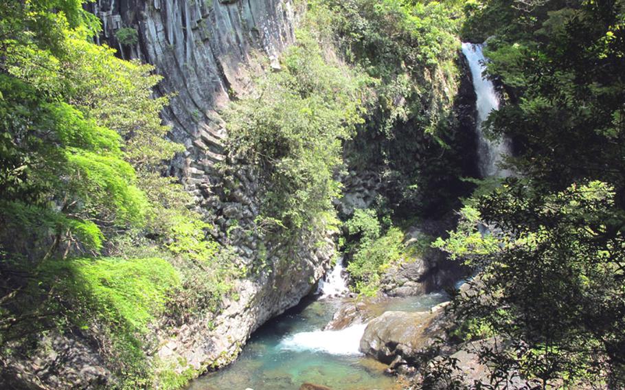 Kamadaru Falls is one of the Seven Waterfalls to see in Kawazu, which is located in southeastern Izu.