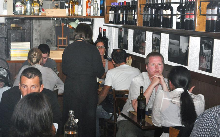 It isn't hard to overhear other diners' conversations at La Bitta Enoteca e Trattoria in Venice. Two dining areas sit about 30 people, with room for another dozen on a small patio.