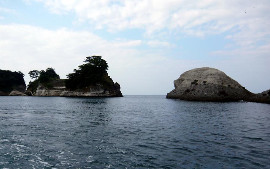 Uninhabited islands in Dogashima can be seen from a scenic boat ride.