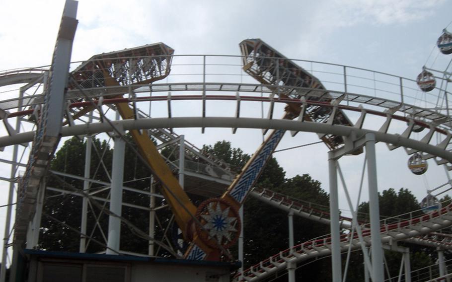 The Children's Grand Park is popular for its high-speed rides, to include the Crazy Dance, Crazy Mouse and the 88 Train.