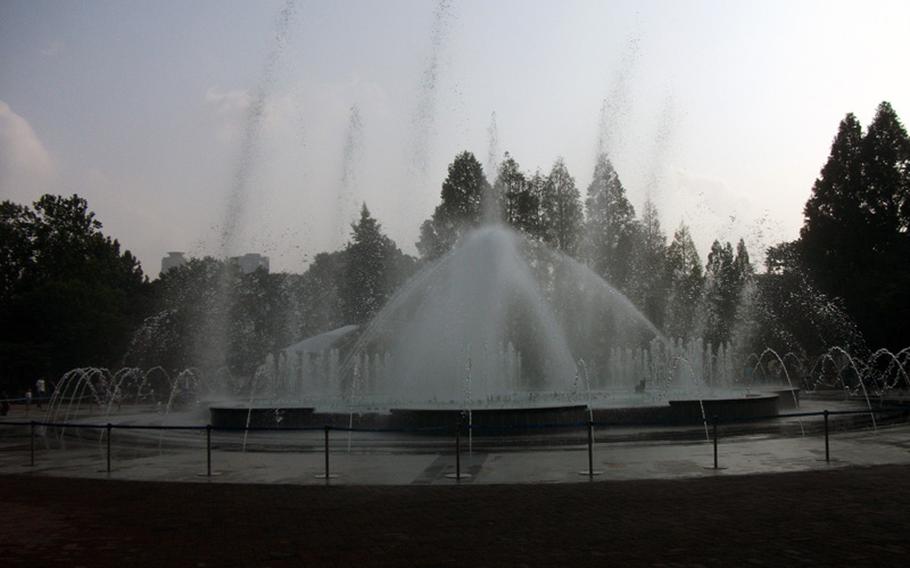 The Music Fountain, where hundreds of visitors gather at night to witness a spectacular showing of lights, is found at the Children's Grand Park.
