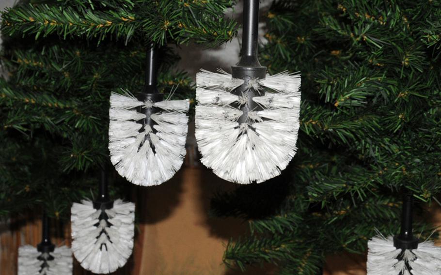 What else but toilet brushes would decorate pine trees at the Klooseum?