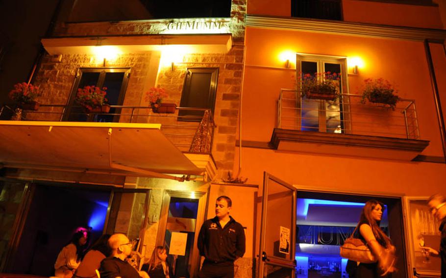 Even late on a Sunday, guests gather to enjoy a pleasant summer night of a round of cocktails in the outdoor seating area of G.H. Mumm, a relatively new pub in the port area of Pozzuoli, a beach suburb of Naples.