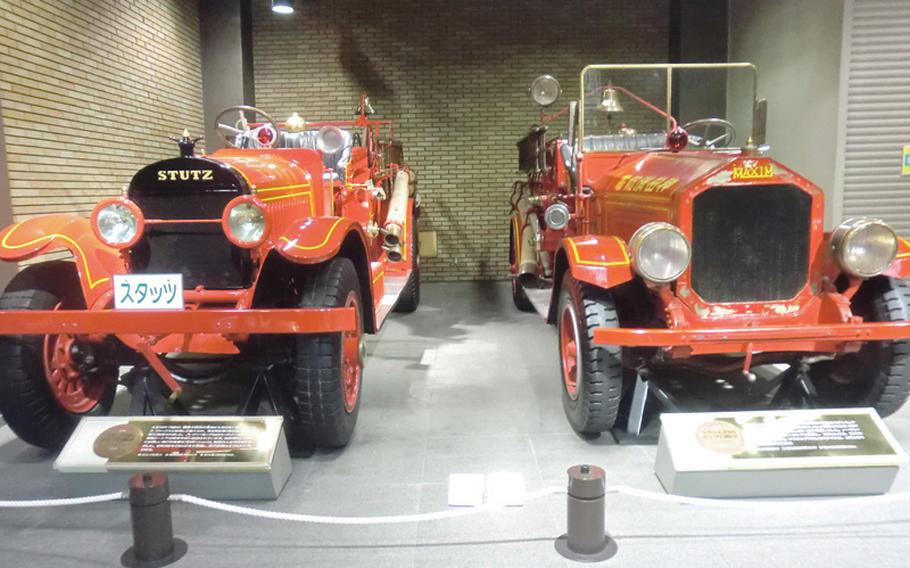 Two Stutz pumpers from the 1920s as displayed at the Tokyo Fire Museum.