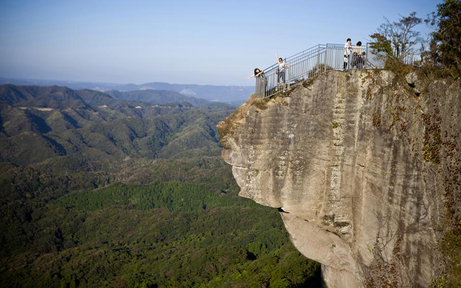 At the top of Mount Nokogiri is a spectacular view from Jigoku-nozoki (a peep at hell), a rock platform. Friends of mine posed near the edge of the cliff on a recent trip there.