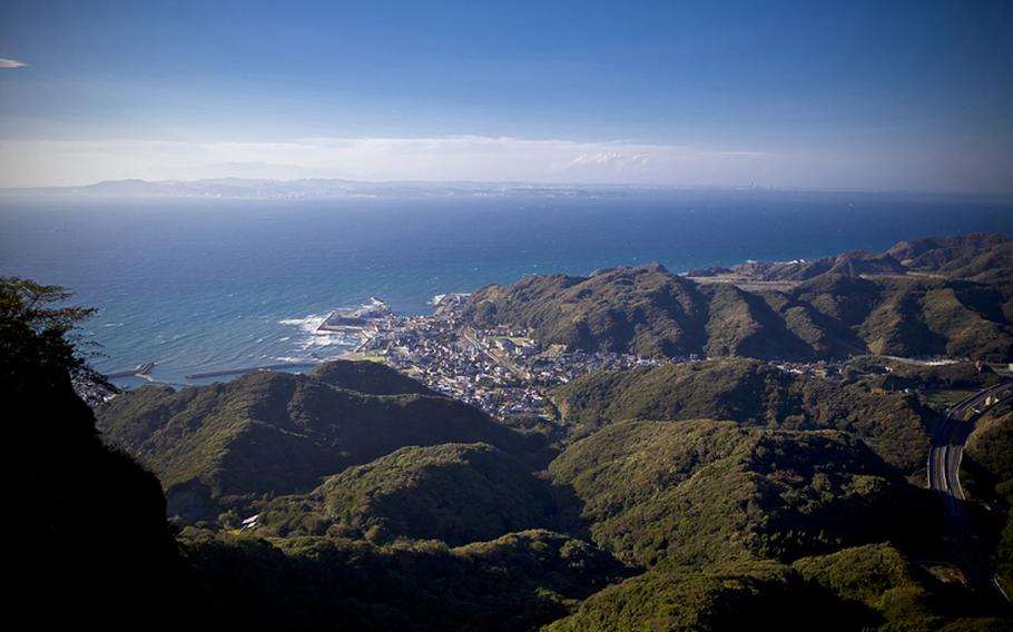 The top of Mount Nokogiri offers a spectacular view overlooking Tokyo Bay.