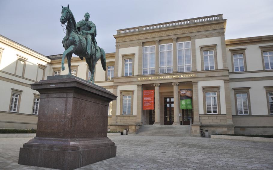The Staatsgalerie's oldest building, known as Alte Staatsgalerie, opened in 1843 and once was the home of the Royal Art Academy. It was damaged during World War II and rebuilt in the 1950s. In the foreground is The Riders Memorial, featuring Kaiser Wilhelm, by artist Ludwig Hofer.