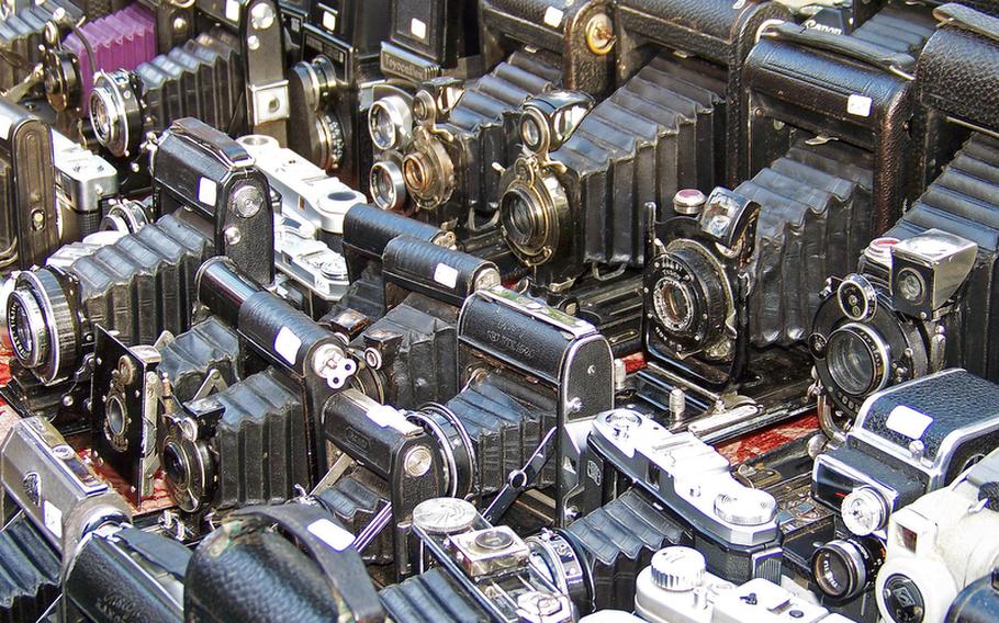 One Portobello Road Market vendor focuses on selling antique cameras. Clothing more to your liking? Portobello Road Market has everything from T-shirts and baseball caps to furs and hats.