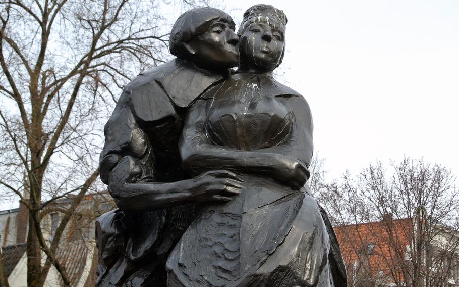 This sculpture on the Nieuwmarkt in Amsterdam by Dutch sculptor Piet Esser is a tribute to Dutch poet and playwright Gerbrand Adriaensz Bredero and depicts a couple embracing in a scene from his  ''The Spanish Brabanter.''