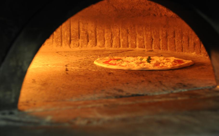To be a true Neapolitan pizza, the flat, doughy pie, usually topped with just a few toppings, cooks for just a minute or two in a brick oven at 485 degrees Celsius. In Fahrenheit -- that's hot (over 900 degrees).