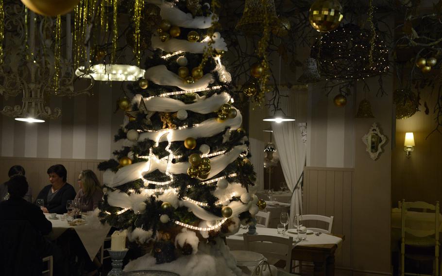 Ristorante da Alessandro e Margherita, a restaurant located about 15 minutes from Aviano Air Base in Italy, changes decor to enhance the dining experience. In December, it was decked out as a wintry wonderland.