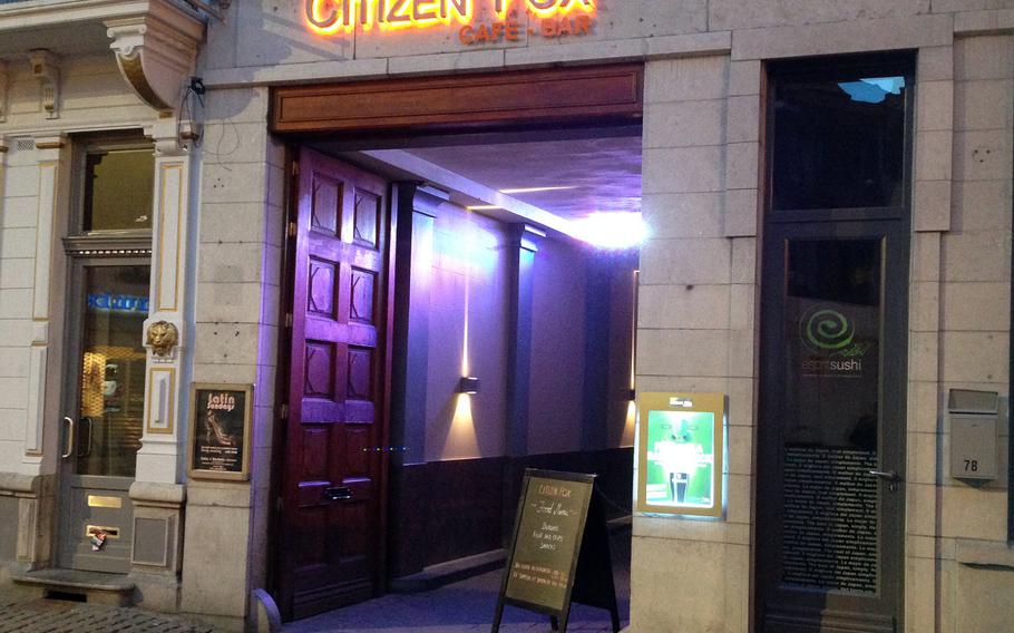 Citizen Fox is a popular bar located in the heart of downtown in Mons, Belgium. The pub serves a variety of food, beer and cocktails.