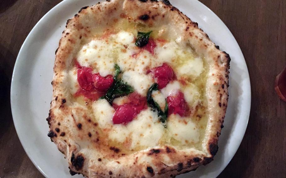 The pizza margherita at Seirinkan costs more than those at most pizzerias in Naples, but the quality is on par with the Italian pizza capital.