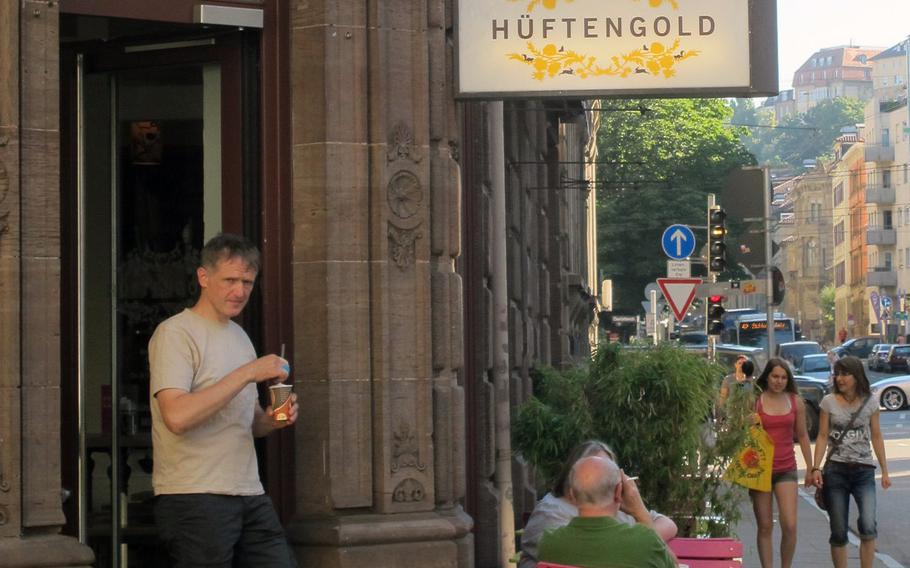 At Hüftengold, a popular cafe in downtown Stuttgart, breakfast, lunch and dinner are served. The cafe is well-known for its cakes and coffee.