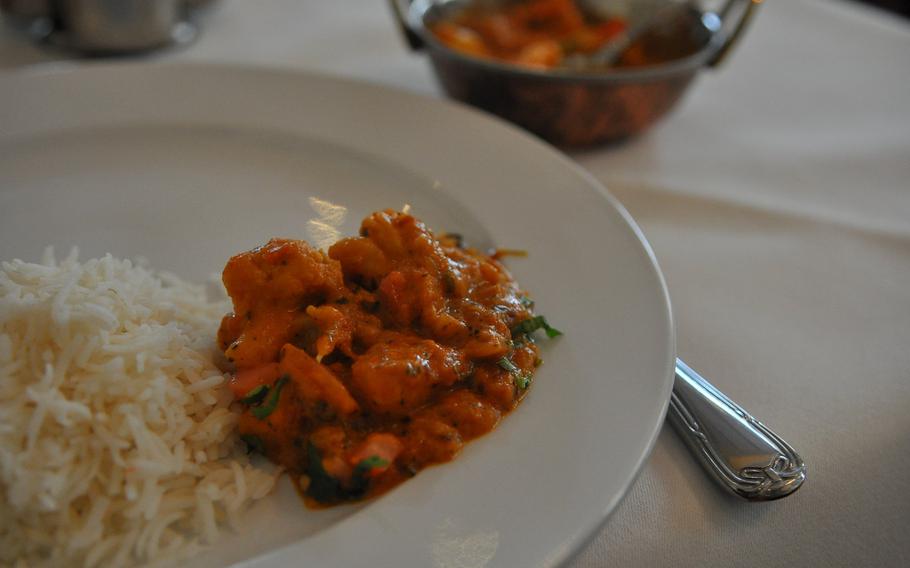 The "aloo gobi" at the Curry House restaurant in Kaiserslautern consists of potatoes and cauliflower cooked in an orange curry sauce. Customers can request curry suited to their own tastes.