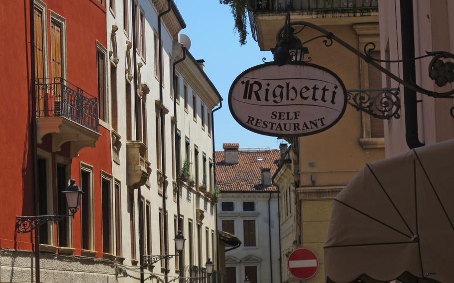 Righetti self-service restaurant in Vicenza offers affordable Italian dishes cafeteria style.