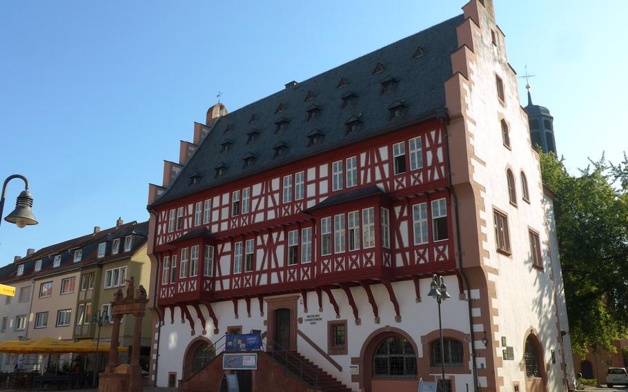 The Renaissance Goldschmiedehaus was once Hanau, Germany's town hall. Built in the 16th century, it was destroyed in World War II. It was rebuilt after the and reopened as an exhibition hall. Today it is also the headquarters of the Society for Goldsmith Art.