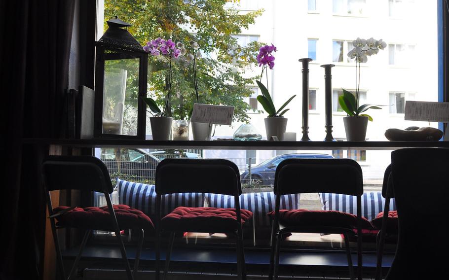 The Santa Monica Pastry Shop in Kaiserslautern, Germany, has a mix of eclectic seating.