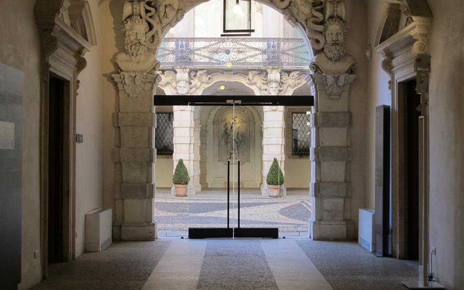The entryway to the Pallazo Leoni Montanari is the beginning of an immersion in the Baroque. 