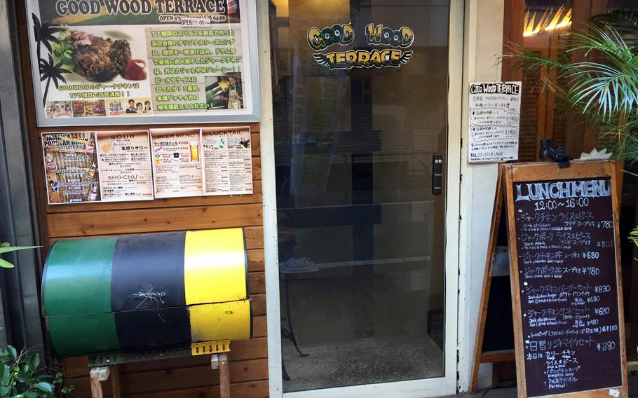 Good Wood Terrace in Tokyo's Shibuya district offers tasty Jamaican cuisine at affordable prices.