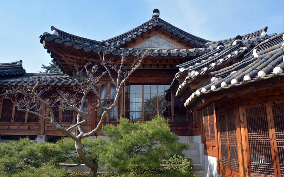 The Korea Furniture Museum comprises 10 traditional Korean dwellings known as hanok that have been salvaged and reassembled on a hilltop in northern Seoul.