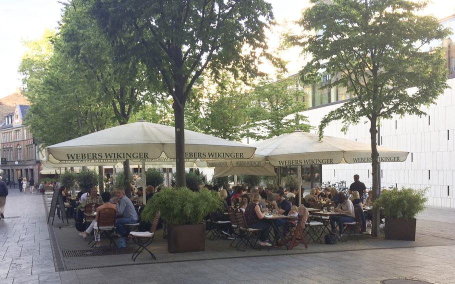 The outdoor seating pavilion at Weber's Wikinger in Wiesbaden is an ideal place to enjoy a traditional German meal during the warm summer months. Located in Wiesbaden's old city in the shadow of the Hessian state parliament, the restaurant has a wide selection of meats and sauces as well as an extensive beer menu.