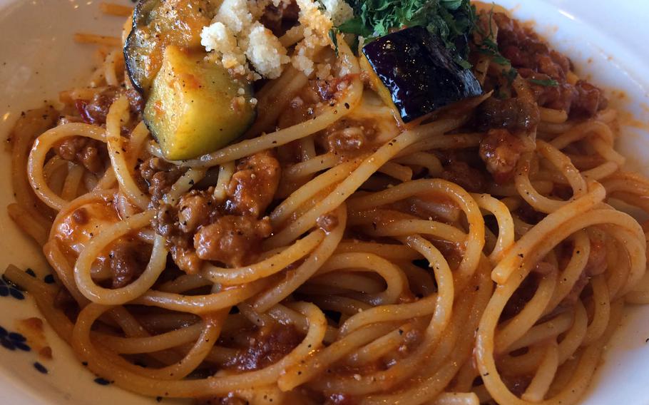 Eggplant and mozzarella spaghetti from Yomenya Goemon.