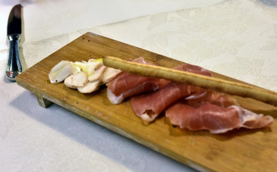 A complimentary appetizer at Ristorante Cial de Brent during a recent visit included thinly sliced mushrooms, prosciutto and a bread stick.