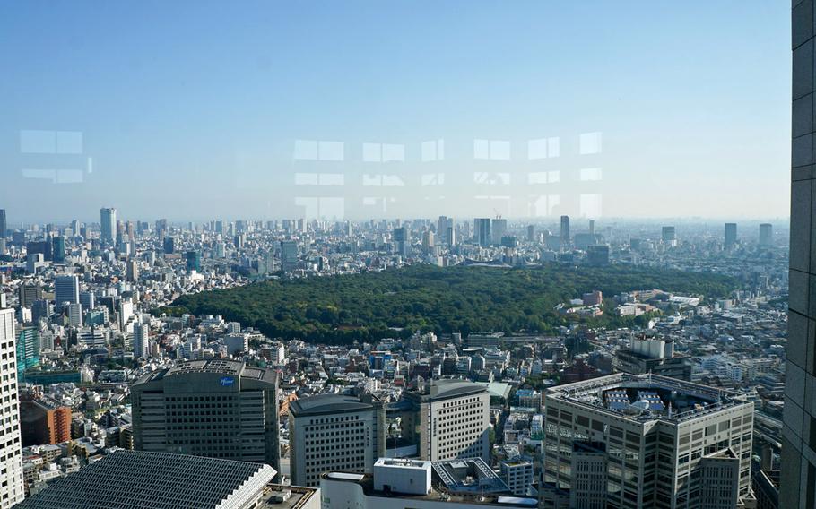 Yoyogi Park and the Meiji Shrine can be seen from the free south observatory of the Tokyo Metropolitan Government Building west of Shinjuku Station.