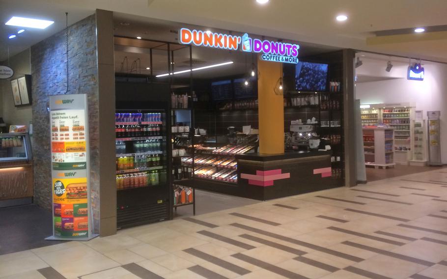 The location of the new Dunkin' Donuts in K in Lautern is its biggest drawback. Situated on the bottom floor of a four-level shopping mall, the restaurant is not easily accessible for quick-service meals.