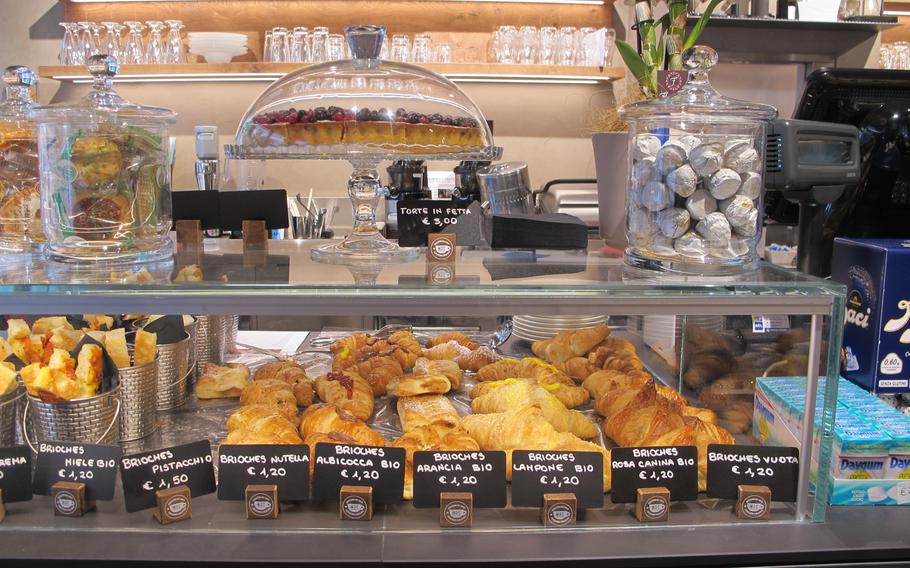 A variety of brioches and a berry-topped cheesecake at Magazzino Del Caffe tempt snackers. But Vicenza's newest cafe also offers salads and raw vegetable sticks.