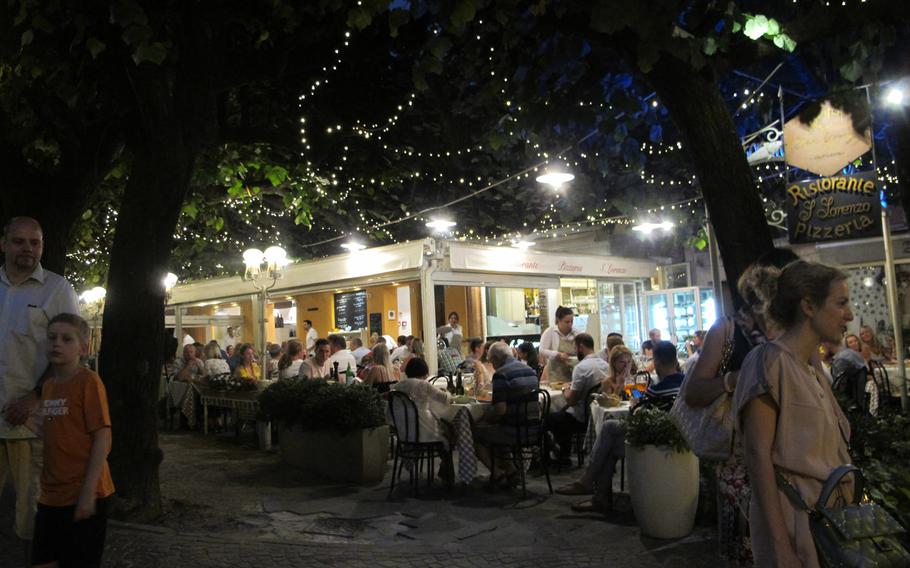 Ristorante San Lorenzo, located in the heart of Sirmione's center, is always crowded, yet always able to seat patrons within a few minutes. Its excellent dishes of Italian standards and brisk, efficient service exemplifies Sirmione's mastery of the tourist trade.