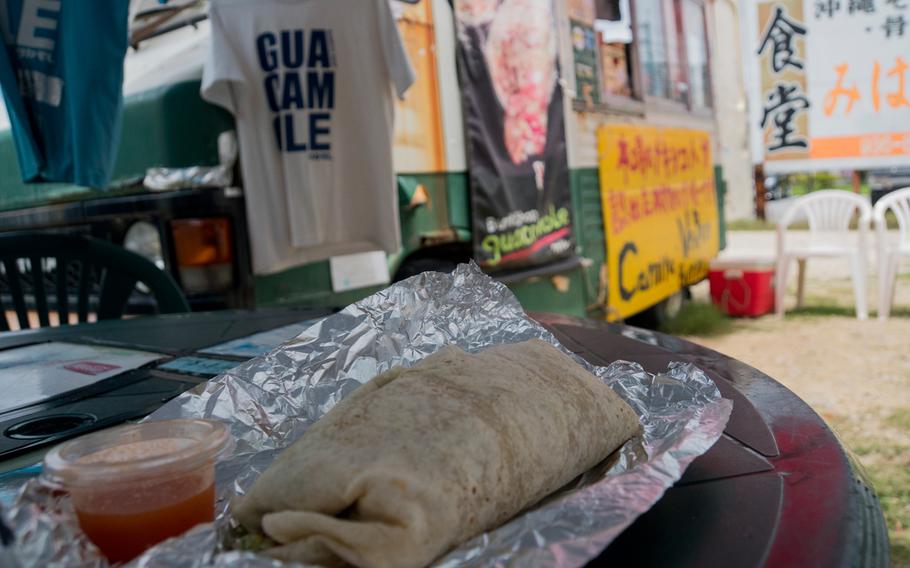 The truck offers burritos, burrito bowls and quesadillas with an assortment of fillings, including pork, ground meat, chicken, Mexican rice, lettuce, sour cream, pico de gallo and, of course, guacamole. Surprisingly, the list does not include beans.