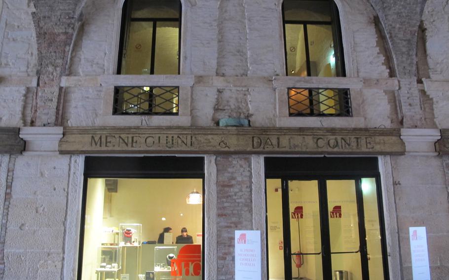 Vicenza's Jewelry Museum exhibits beautiful pieces of jewelry from the most renowned designers and firms in the world, many of whom are Italian. Visitors are not allowed to take photos, and the exhibition is monitored by cameras and attendants. 

