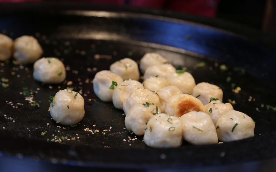 Yunyun, located in Kobe's Nankinmachi neighborhood, is famous for fried xiaolongbao — better known as soup dumplings.