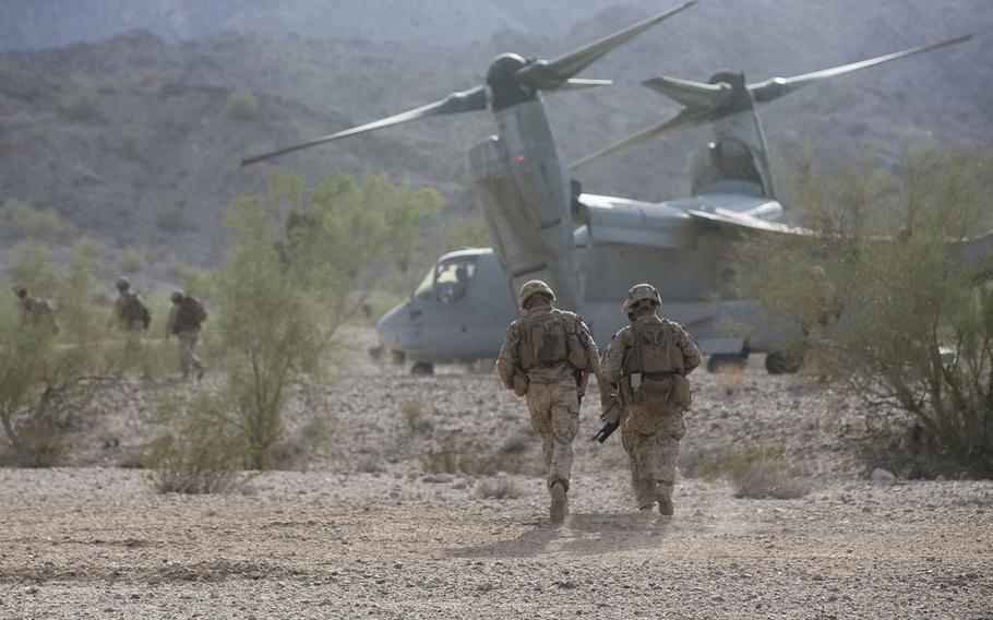 U.S. Marines with Alpha Company, 1st Battalion, 3d Marine Regiment, rush to board an MV-22B Osprey aircraft assigned to Marine Aviation Weapons and Tactics Squadron One while conducting insertion operations in Welton, Arizona, Sept. 19, 2018. 