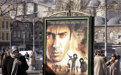 Güçleri Türk filmlerinin gösterildiği sinemalardan uzak durmaya çağırıyoruz