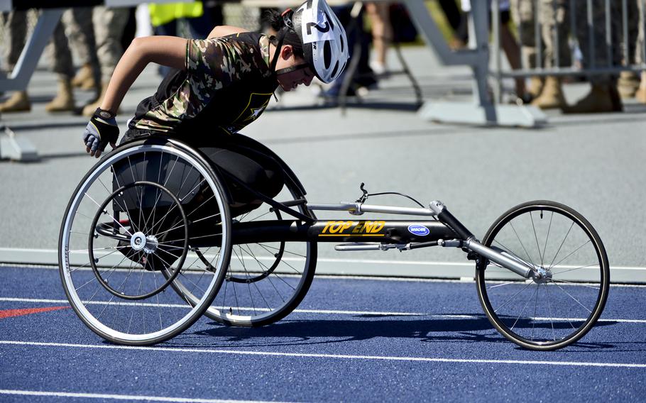 Army Spc. Elizabeth Wasil wins gold in the 1500-meter wheelchair race during the 2013 Warrior Games in Colorado Springs, Colo., May 14, 2013.