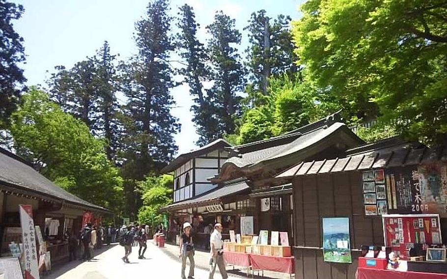There are plenty of gift shops at the Yakuo-in temple, which was built near the summit of Mt. Takao on the orders of Emperor Shomu in the year 744.